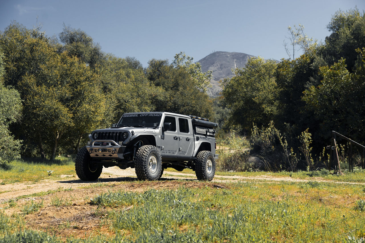 2024 Jeep Gladiator - KMC IMPACT BEADLOCK - Machined | KMC Wheels